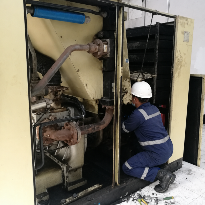 Teknisi Maintenance Kompresor Screw